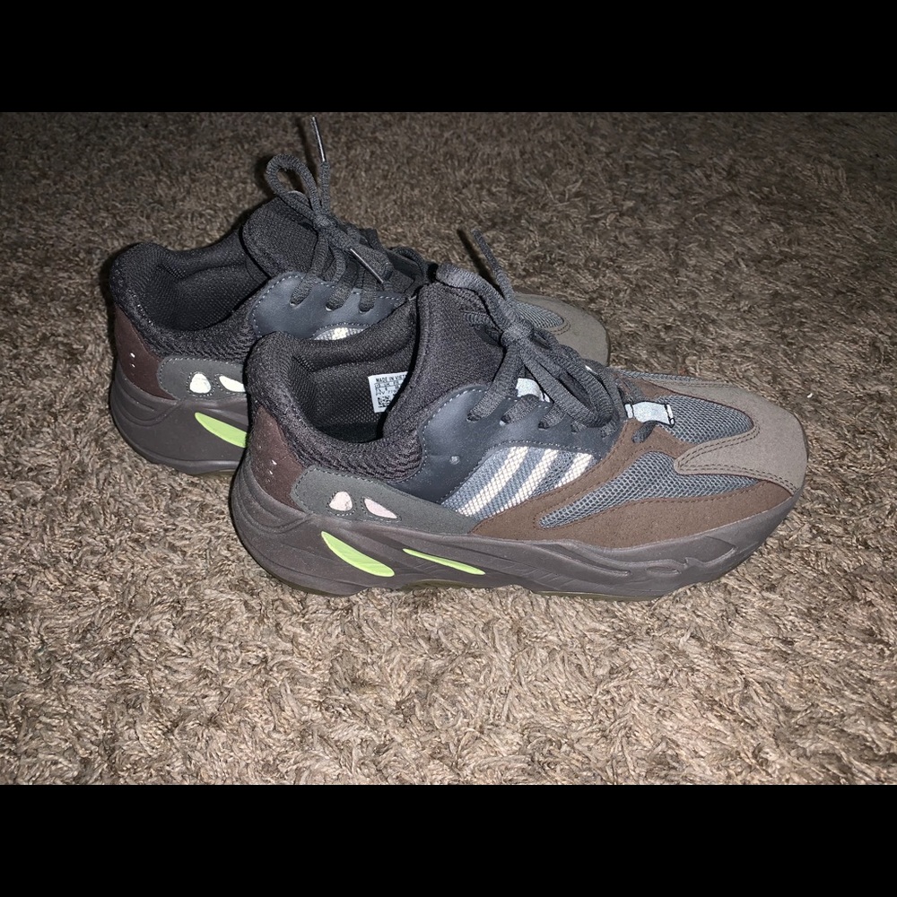 Adidas boost 700
